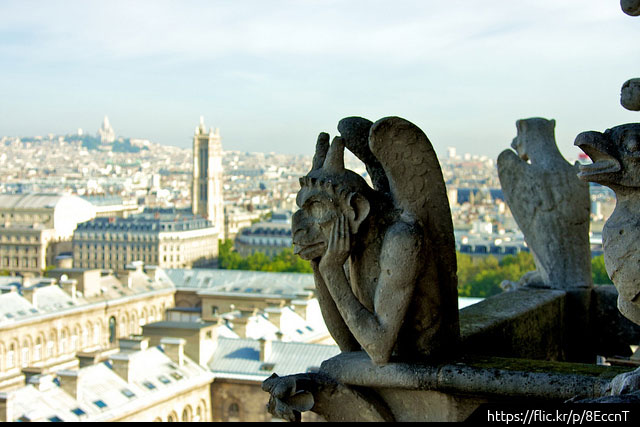 Bored gargoyle